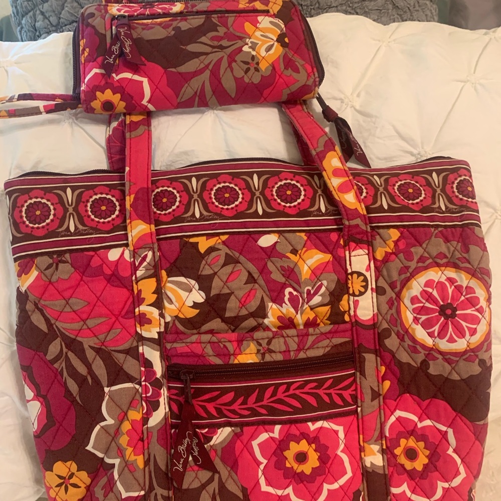 Vera Bradley purse & matching wallet. In great condition.